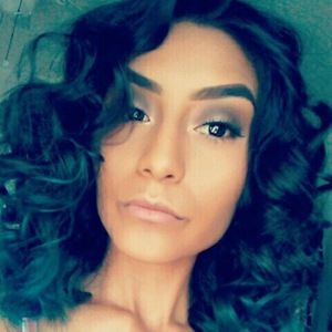 Meet your Posher, Damaris